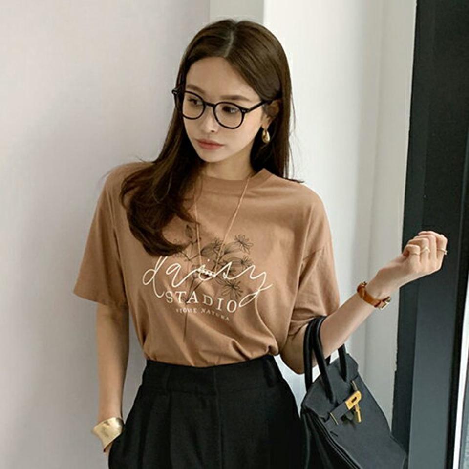 ラウンドレタリングTシャツ・全3色・b69587 レディース 【tops】トップス Tシャツ 半袖 ハーフスリーブ レタリング ロゴ ラウンドネック カジュアル ラフ 花柄 ロゴT 春 夏 韓国 ファッション ハイホリHIHOLLI