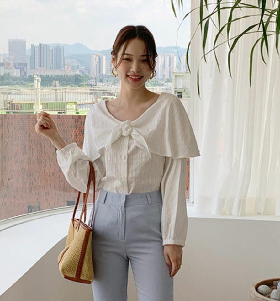 リボンケープブラウス・全2色・t69557 レディース 【bl】トップス ブラウス 長袖 ケープ りぼん ガーリー 大人 シンプル 可愛い かわいい デコルテ 鎖骨 コットン 綿 春 秋 韓国 ファッション ハイホリHIHOLLI