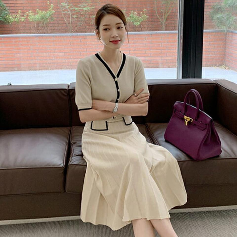 フェイクパール配色プリーツワンピース・全2色・b69597 レディース 【ops】ワンピース ロング 半袖 ハーフスリーブ 配色 プリーツ パールボタン 上品 入学式 卒業式 大人 きれいめ 春 夏 韓国 ファッション ハイホリHIHOLLI