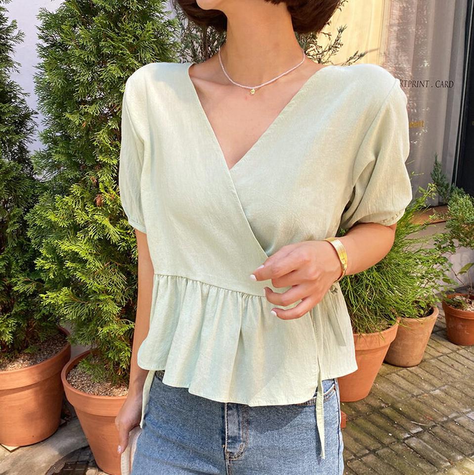 Vネックラップブラウス・全4色・t62533 レディース 【bl】韓国 ファッション トップス ブラウス 半袖 Vネック ラップブラウス ラップデザイン リボン フレア クロップド丈 デコルテ フェミニン 上品 カジュアル 夏 春
