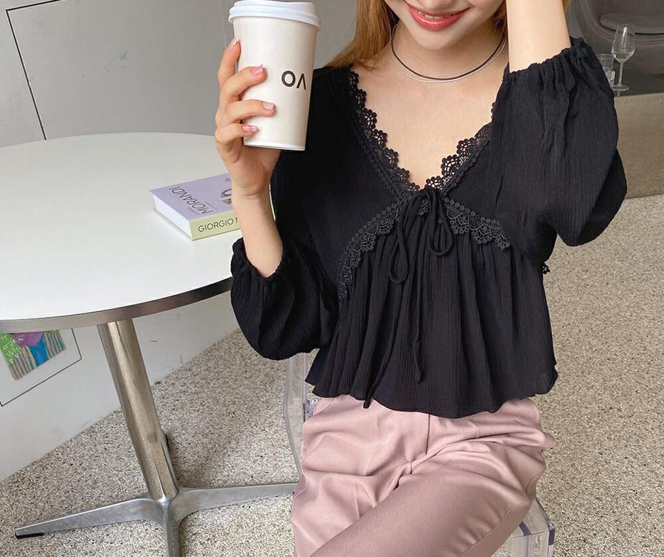 レースラインリボンブラウス・全2色・t64764 レディース 【bl】韓国 ファッション トップス ブラウス 長袖 秋 レース リボン V字 Vネック フレア デコルテ フェミニン 体型カバー 細身 ガーリー 春 夏 NIJU