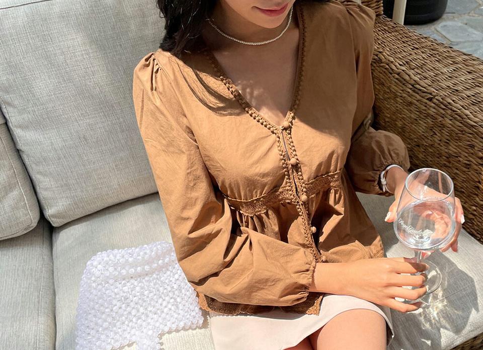 レースラインボタンブラウス・全3色・t64767 レディース 【bl】韓国ファッション トップス ブラウス 長袖 秋 上品 ラブリー Vネック 小顔　デコルテ レース パフ ボタン パフスリーブ ルーズ ゆったり フェミニン 体型カバー 細身 ガーリー 春 夏 NIJU