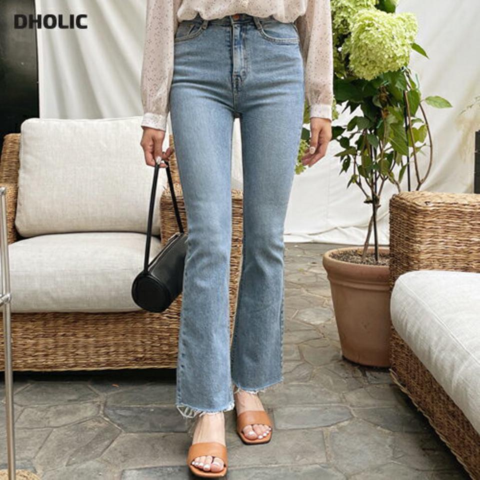 カットヘムフレアデニムパンツ・全1色・t64769 レディース 【pt】韓国 ファッション ボトムス パンツ ロング ロングパンツ ベーシック フレア デニム デニムパンツ カットオフ スリム フィット タイト 美脚 足長 細身 着痩せ 体型カーバー 春 夏 NIJU