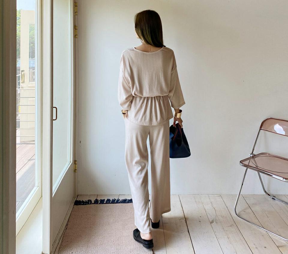 ドロストVネックリブTシャツ&パンツSET・全2色・b69641 レディース 【pt】セットアップ setup トップス Tシャツ リブ 七分丈 七分袖 7分丈 7分袖 パンツ ズボン Vネック ドロスト ロングパンツ シンプル 単色 春 秋 韓国 ファッション ハイホリHIHOLLI