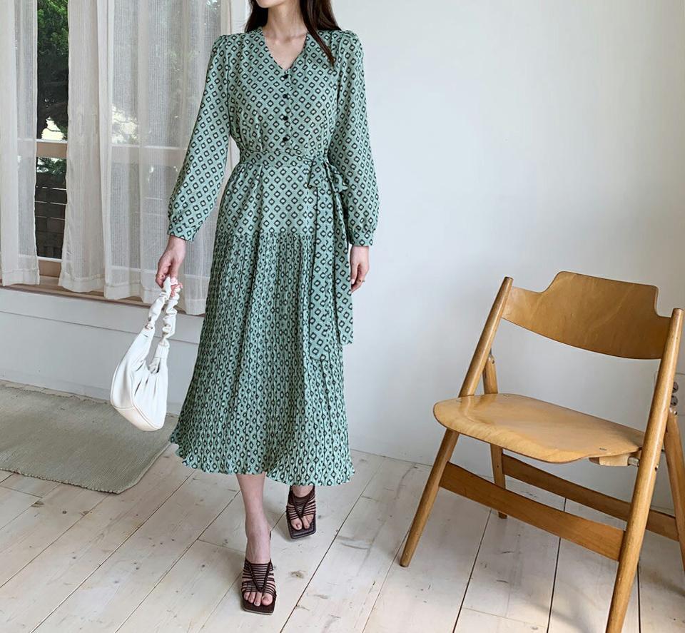 ストラップ付Vネックパターンワンピース・全2色・b69642 レディース 【ops】ワンピース ミディ丈 ミディワンピース Vネック ストラップ ウエストマーク プリーツ 総柄 長袖 春 秋 韓国ファッション ハイホリHIHOLLI