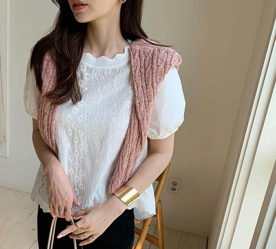 スカラップ刺繍ブラウス・全3色・b69663 レディース 【bl】トップス ブラウス 半袖 ハーフスリーブ 刺繍 スカラップ 花柄 フリル ギャザー 可愛い かわいい アンバランス 春 夏 韓国 ファッション ハイホリHIHOLLI