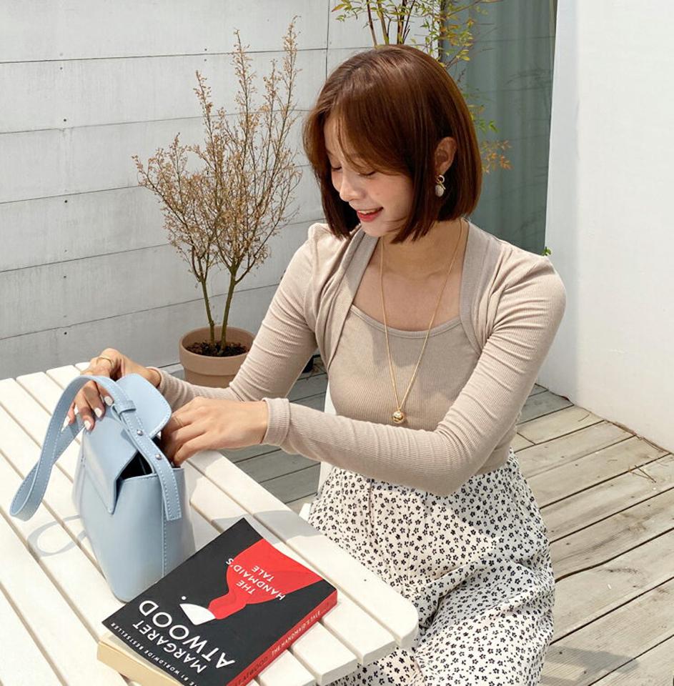 レイヤード調リブTシャツ・全4色・t65724 レディース 【tops】韓国 ファッション トップス Tシャツ 長袖 秋 リブ フィット スリム タイト スクエアネック デコルテ レイヤード風 キャミ ボレロ 体型カーバー デイリー セクシー ボリューム 夏 春
