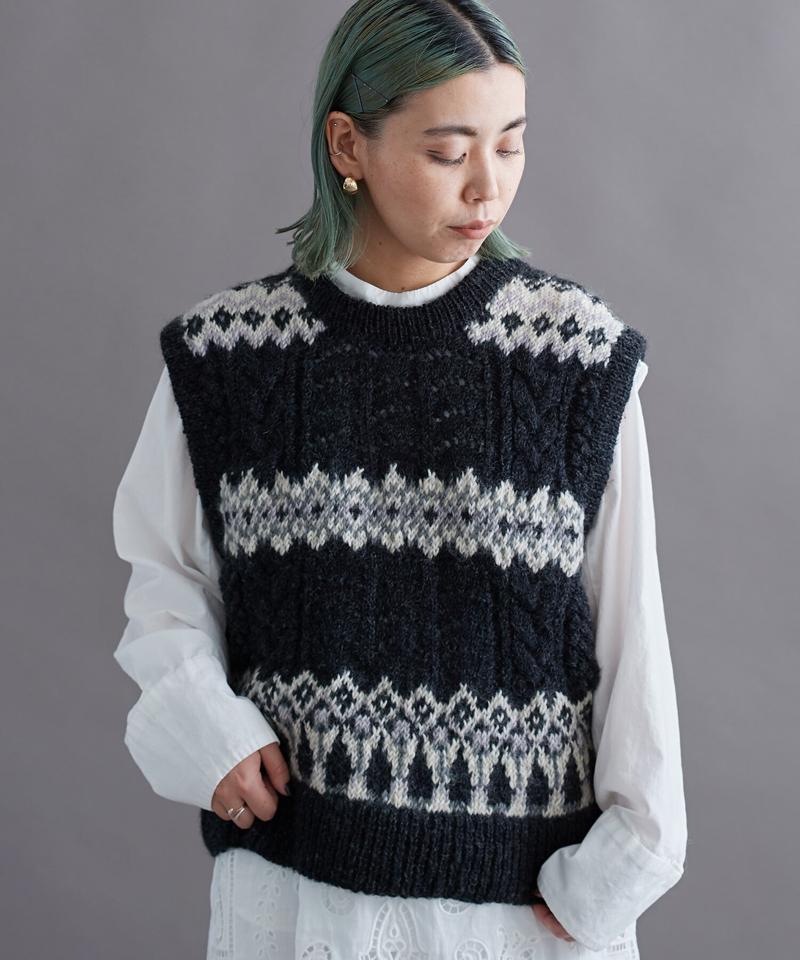 ○ケーブル×編み込み柄ハンドニットベスト（cardo fabrica）
