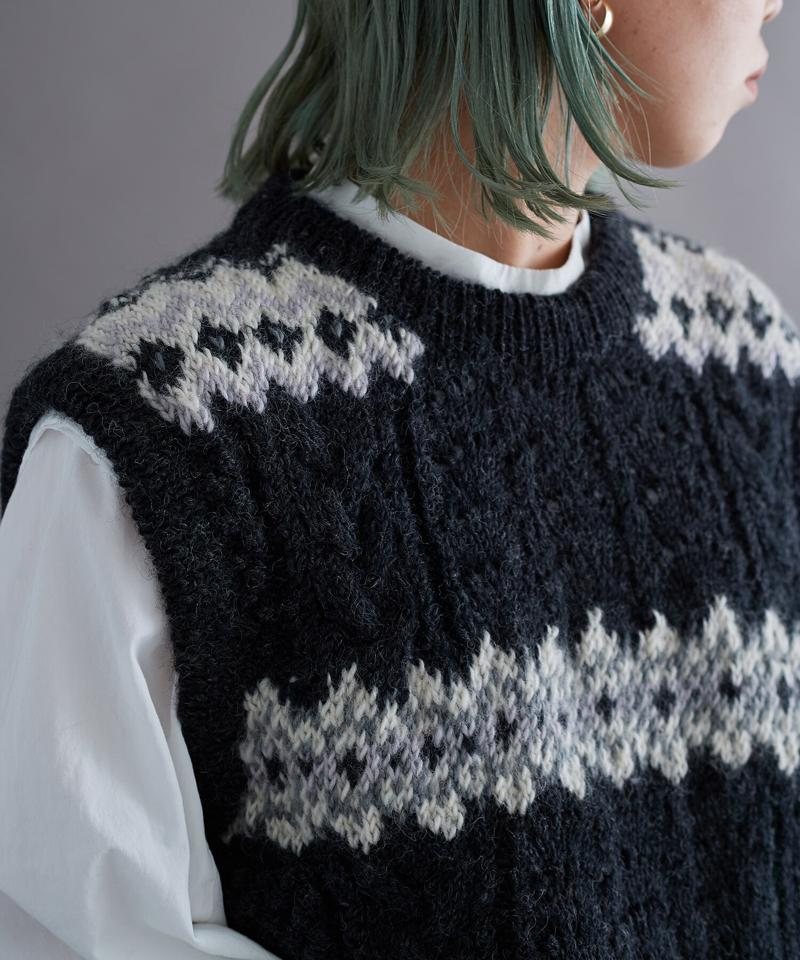 ○ケーブル×編み込み柄ハンドニットベスト（cardo fabrica）