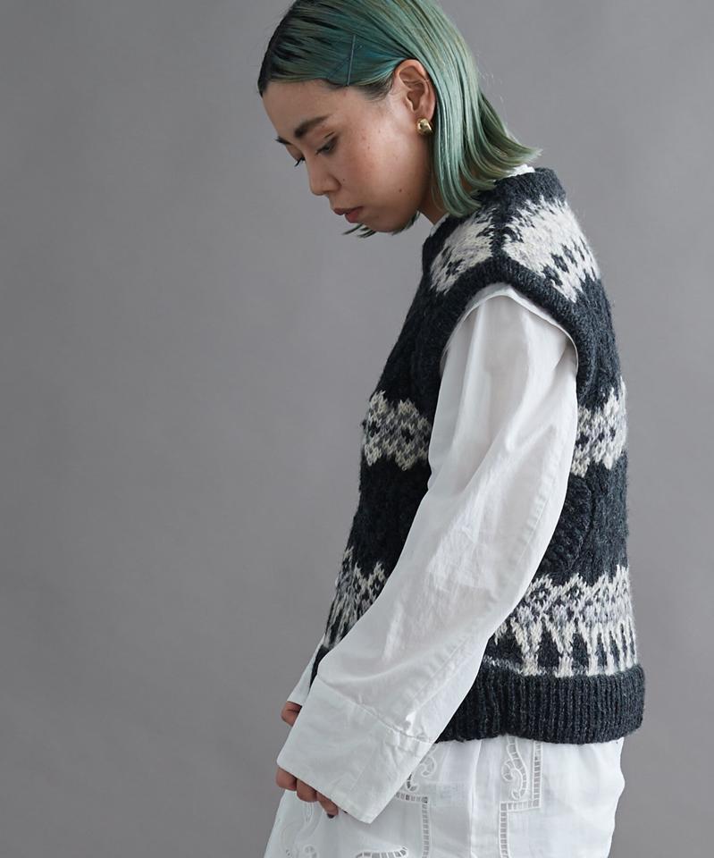 ○ケーブル×編み込み柄ハンドニットベスト（cardo fabrica）