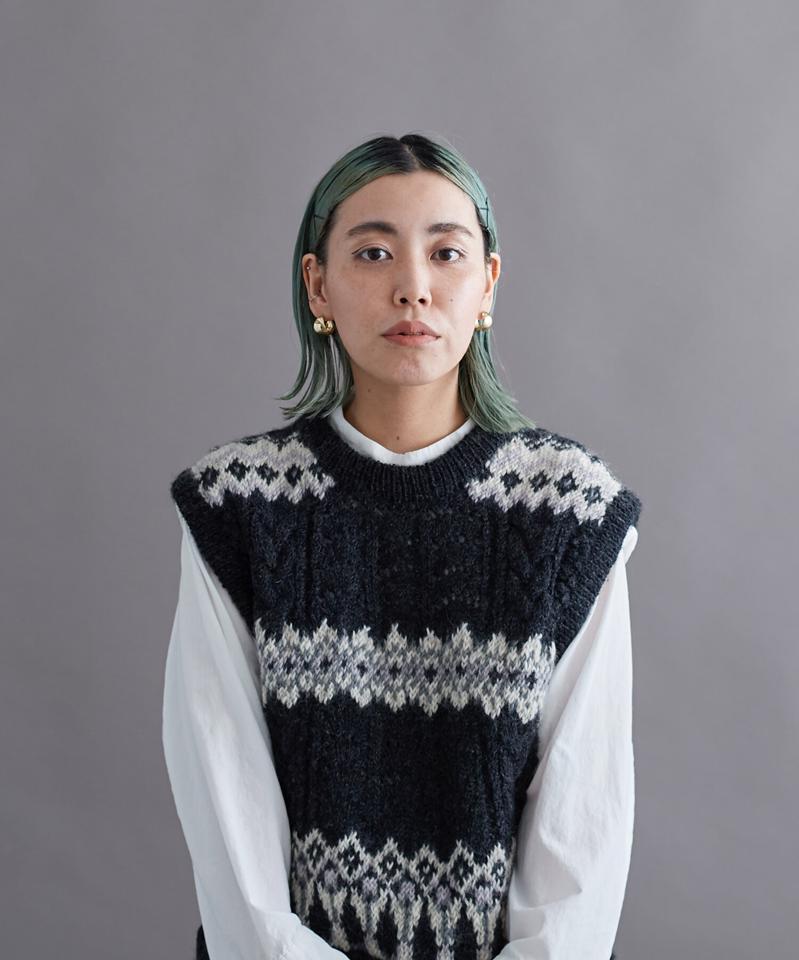 ○ケーブル×編み込み柄ハンドニットベスト（cardo fabrica）