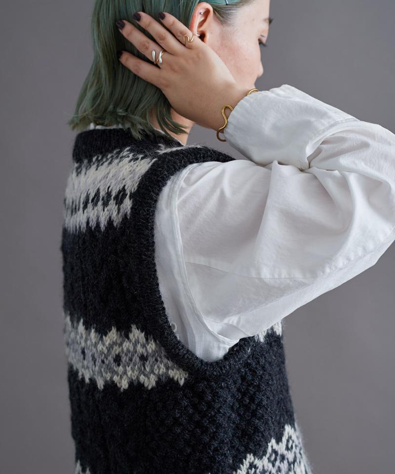 ○ケーブル×編み込み柄ハンドニットベスト（cardo fabrica）
