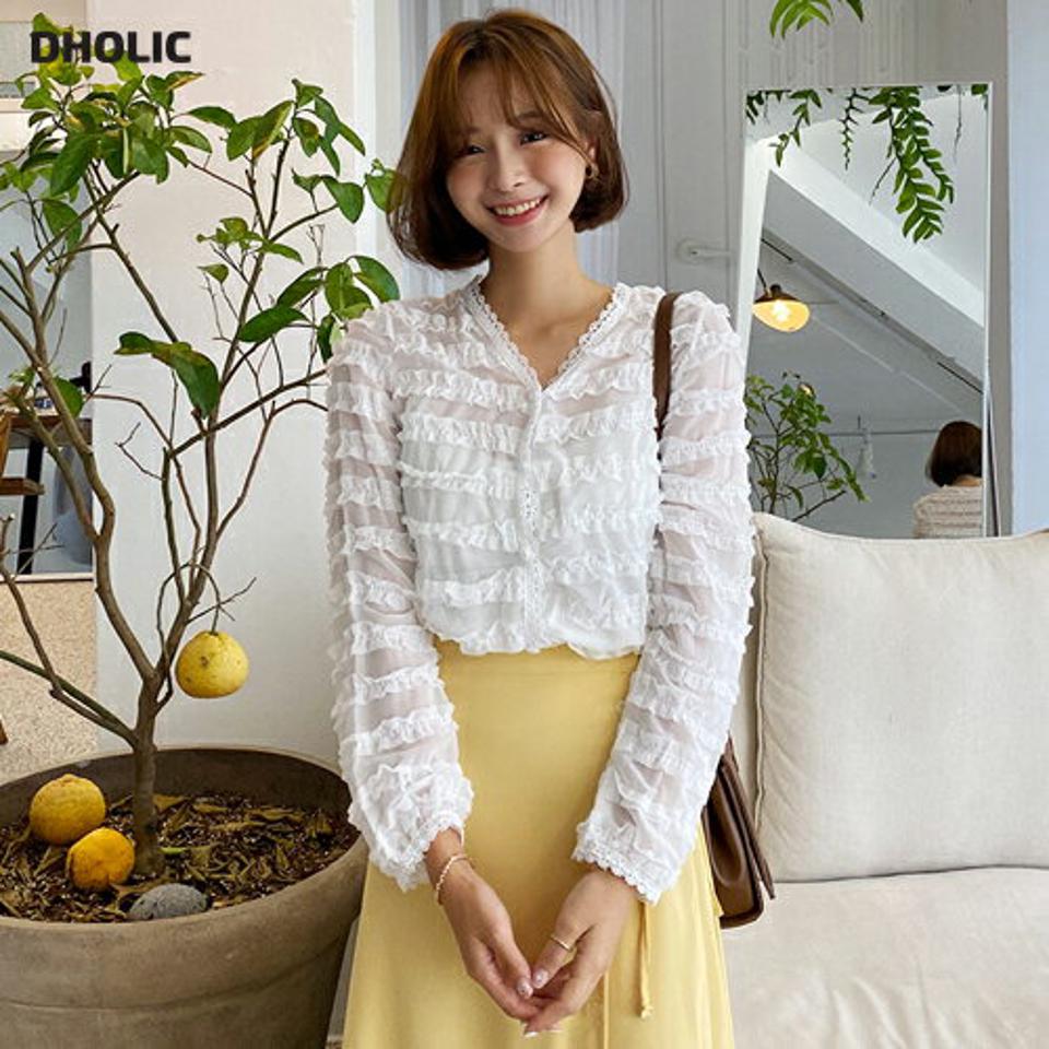 レースフリルブラウス・全2色・t62584 レディース 【bl】韓国 ファッション トップス ブラウス 長袖 シアー フリル レース Vネック デコルテ パール ボタン フェミニン 上品 スリム 秋 夏 春