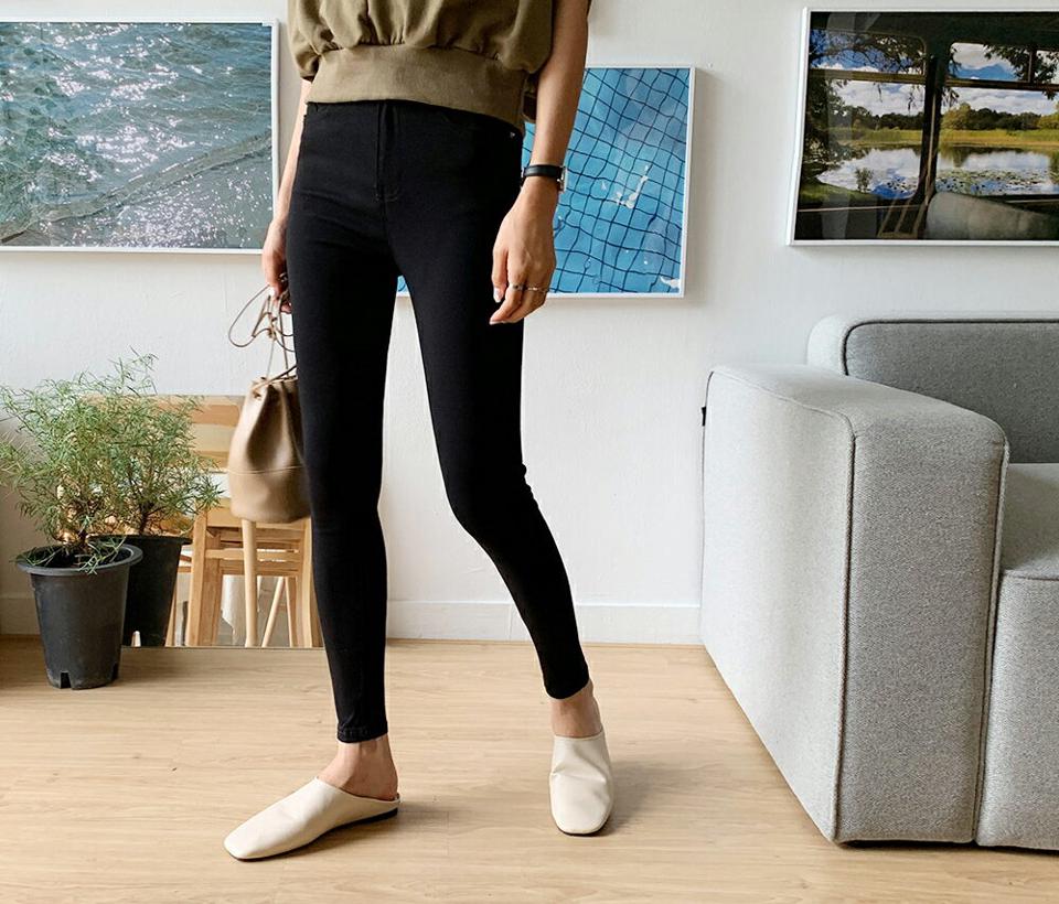 ブラックスキニーパンツ・全1色・b57922 レディース 【pt】韓国ファッション ボトムス ズボン ロングパンツ スリム スキニー フィット タイト 細身 足長 着痩せ パンツ ブラック 黒 単色 無地 シンプル ベーシック ベルトループ 大人 夏 春