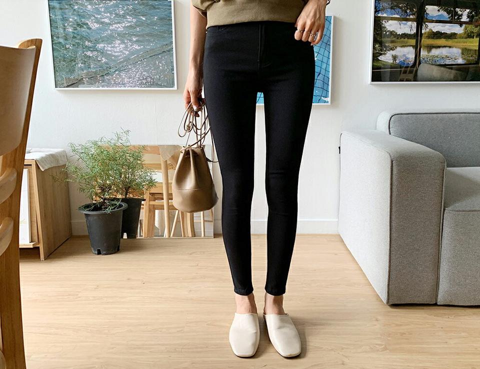 ブラックスキニーパンツ・全1色・b57922 レディース 【pt】韓国ファッション ボトムス ズボン ロングパンツ スリム スキニー フィット タイト 細身 足長 着痩せ パンツ ブラック 黒 単色 無地 シンプル ベーシック ベルトループ 大人 夏 春