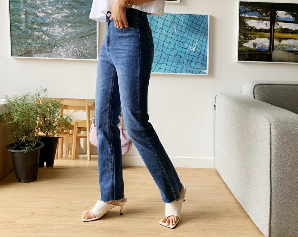 ストレートデニムパンツ・全2色・t57924 レディース 【pt】韓国 ファッション ボトムス ロング ロングパンツ ウォッシング デニムパンツ デニム ステッチ カット スリム ストレート フィット タイト 体型カーバー 細身 足長 着痩せ 夏 春