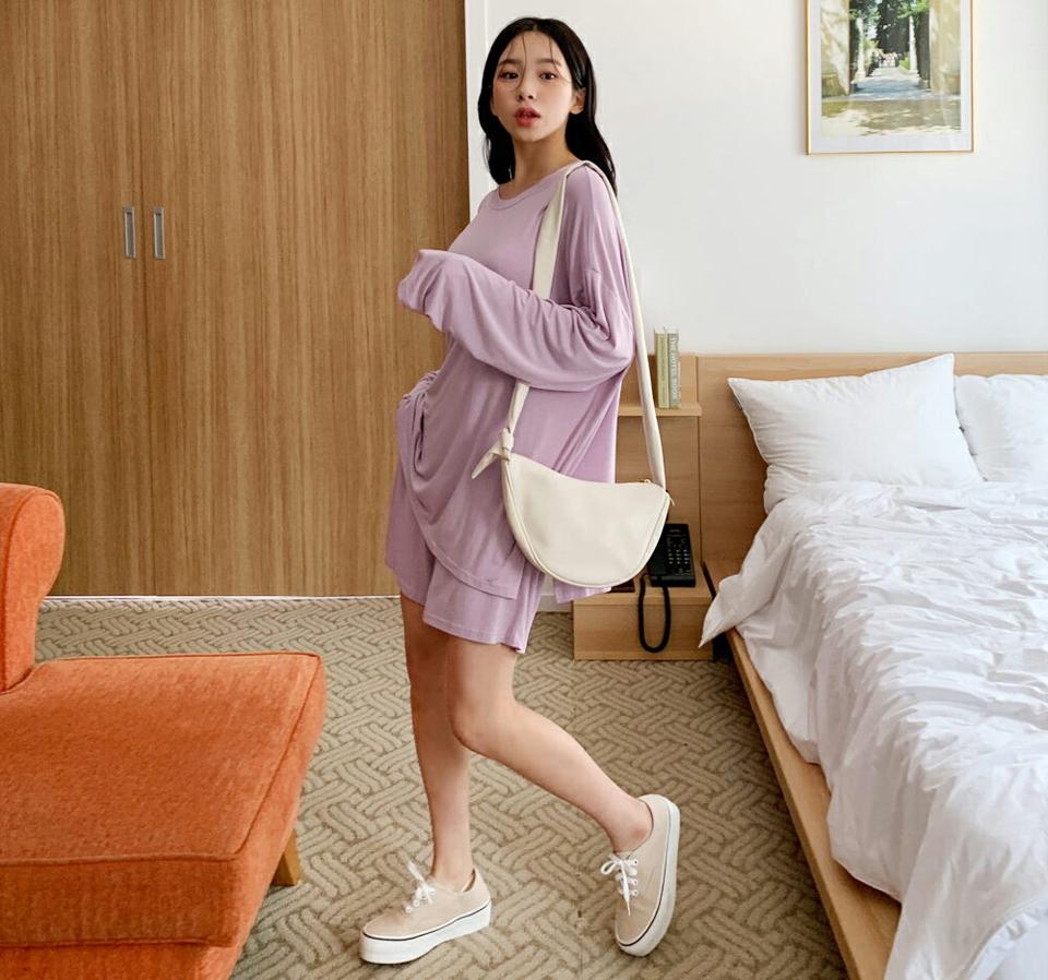 スリット長袖Tシャツ&ショートパンツSET・全4色・t00512 レディース 【pt】韓国 ファッション ボトムス パンツ ショート ショートパンツ レーヨン セットアップ Tシャツ ラウンドネック 美脚 足長 着痩せ 体型カーバー セット 春 夏 NIJU