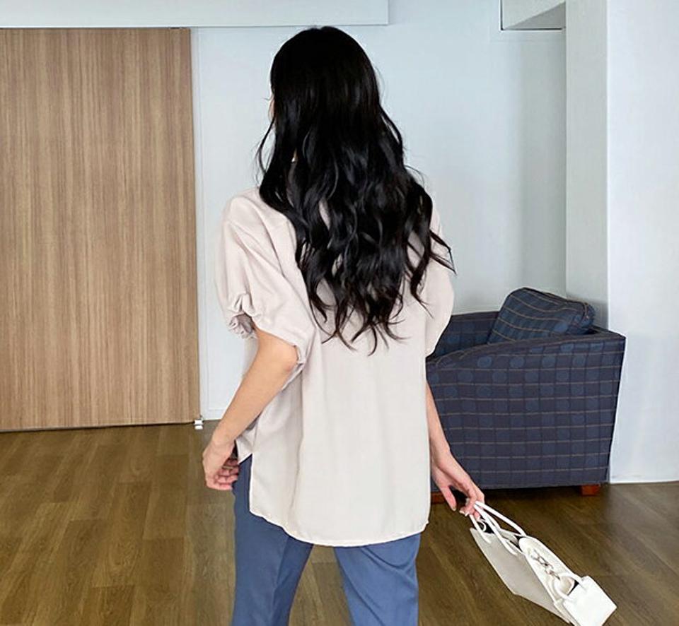 スリットアンバランスブラウス・全4色・t00507 レディース 【bl】韓国 ファッション トップス ブラウス 半袖 シンプル スリット バンドカラー アンバランス フェミニン 上品 体型カバー 細身 オフィスカジュアル オフィス 春 夏 NIJU