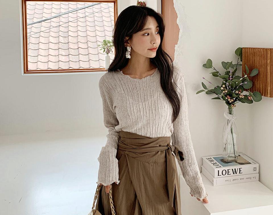 ウェーブヘムクロップドTシャツ・全4色・t65764 レディース 【tops】韓国ファッション トップス Tシャツ 長袖 ウェーブ ガーリー ラウンドネック シワ クロップド丈 ベーシック デイリー フェミニン 萌え袖 夏 春