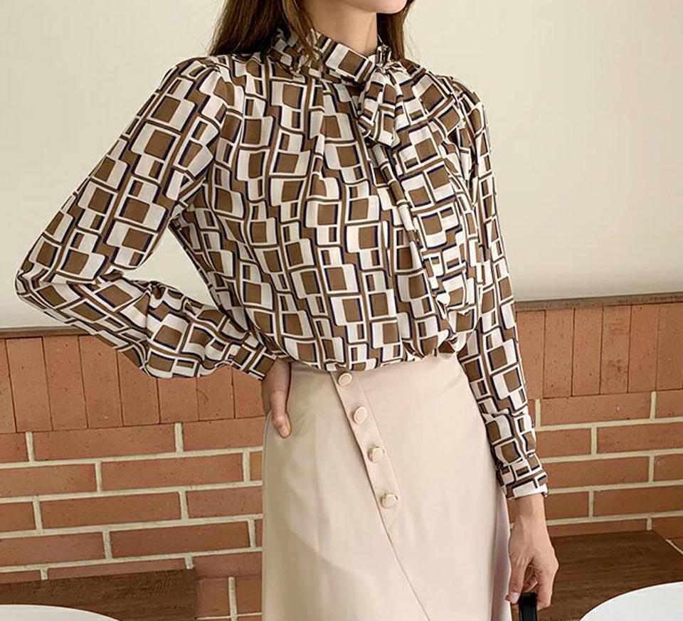 パターンネックリボンブラウス・全3色・b69809 レディース 【bl】トップス ブラウス 長袖 総柄 モダン モード ネックリボン 雰囲気 大人 ハイネック 春 秋 韓国 ファッション ハイホリHIHOLLI