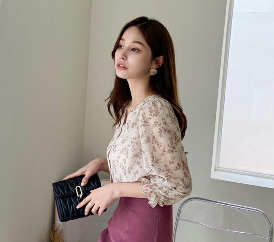 フローラルシフォンVネックブラウス・全3色・b69763 レディース 【bl】トップス ブラウス 長袖 Vネック シフォン 透け感 シアー シースルー フェミニン 上品 春 秋 韓国 ファッション ハイホリHIHOLLI