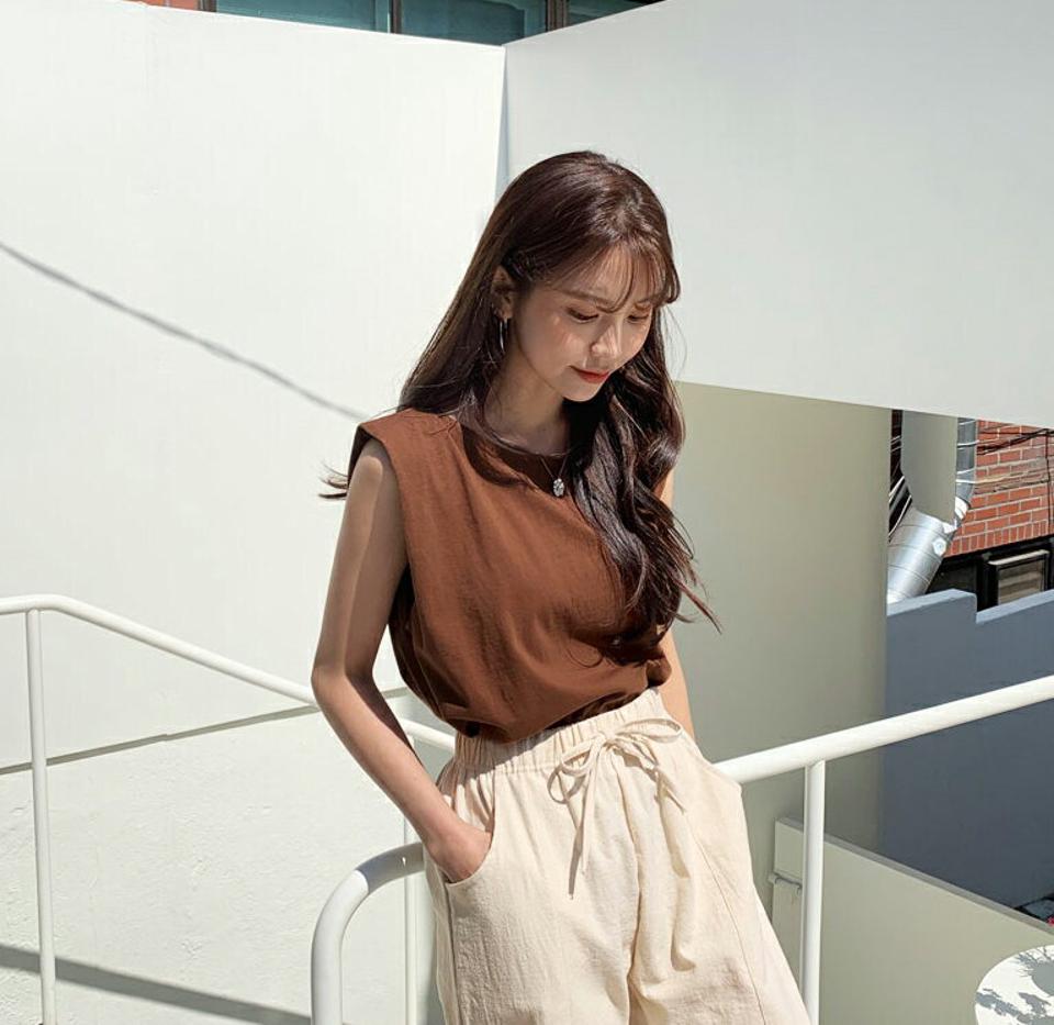 ≪人気商品再入荷≫ショルダータックノースリーブ・全5色・e65476 レディース 【tops】韓国ファッション トップス スリーブレス ノースリーブ 着痩せ 華奢見 フレンチスリーブ ラウンドネック 大人 スリム 細身 フェミニン 夏 春