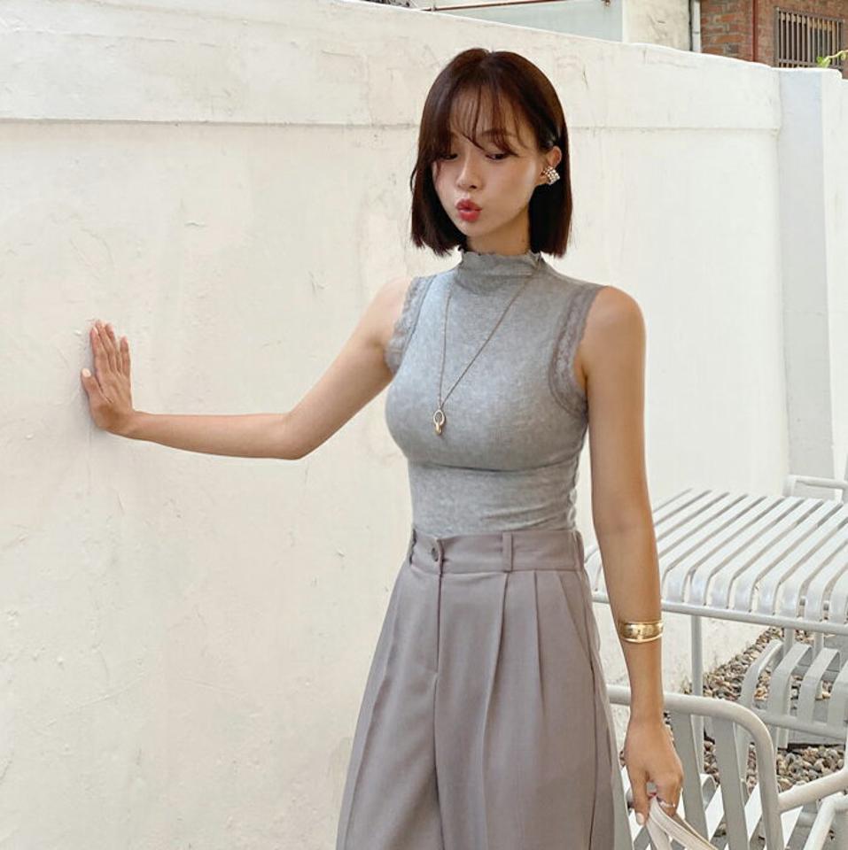 レースハーフネックスリーブレス・全5色・62614 レディース 【tops】韓国 ファッション トップス スリーブレス ノースリーブ レース ハーフネック 大人 ウェーブ リブ フィット スリム 細身 体型カバー フェミニン 夏 春