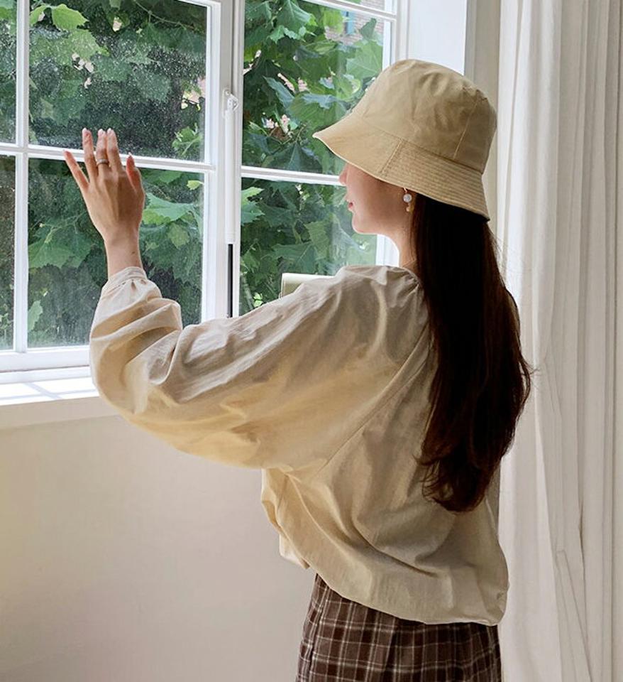 2WAYラウンドネックボタンブラウス・全3色・t57945 レディース 【bl】韓国 ファッション トップス ブラウス 長袖 ルーズ ゆったり ベーシック 2WAY ギャザー ナイロン ドライ ボタン ラグランデザイン フェミニン カジュアル スリム 秋 夏 春