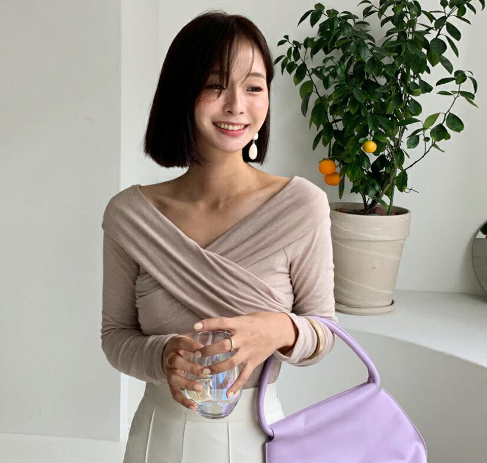 2WAYVネックギャザーTシャツ・全3色・b65793 レディース 【tops】韓国 ファッション トップス Tシャツ 長袖 シンプル クロス ギャザー ボリューム Vネック オフショルダー スリム フィット タイト ベーシック 体型カバー 細身 フェミニン 秋 春