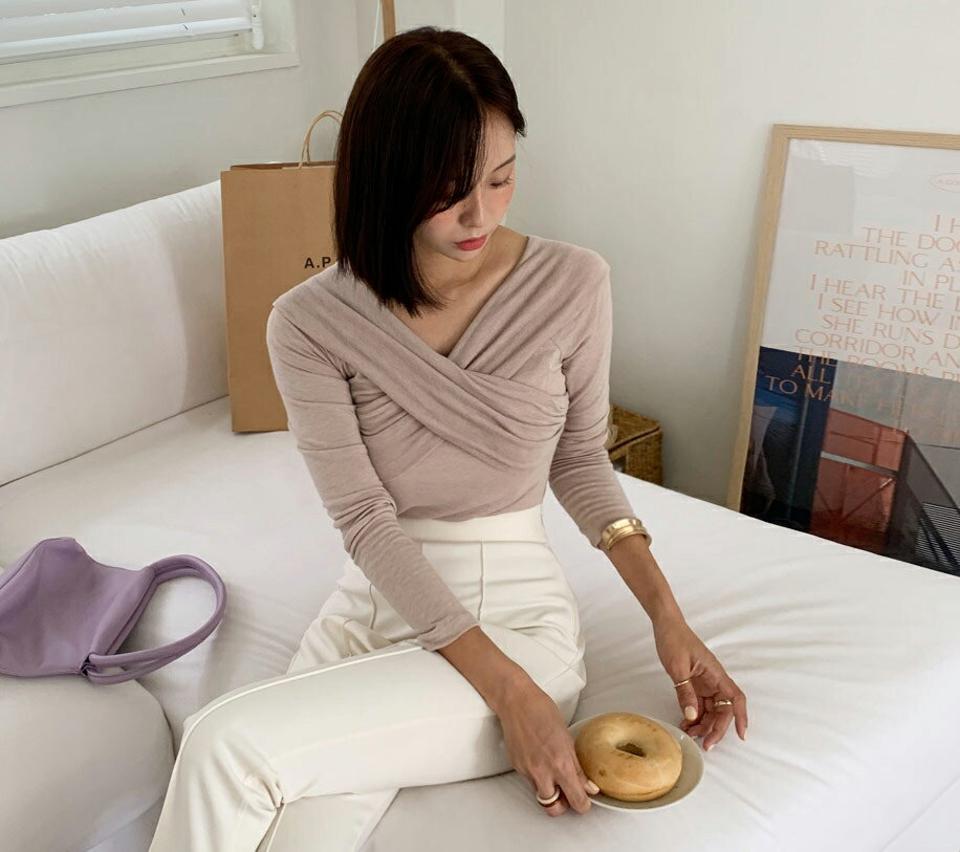 2WAYVネックギャザーTシャツ・全3色・b65793 レディース 【tops】韓国 ファッション トップス Tシャツ 長袖 シンプル クロス ギャザー ボリューム Vネック オフショルダー スリム フィット タイト ベーシック 体型カバー 細身 フェミニン 秋 春