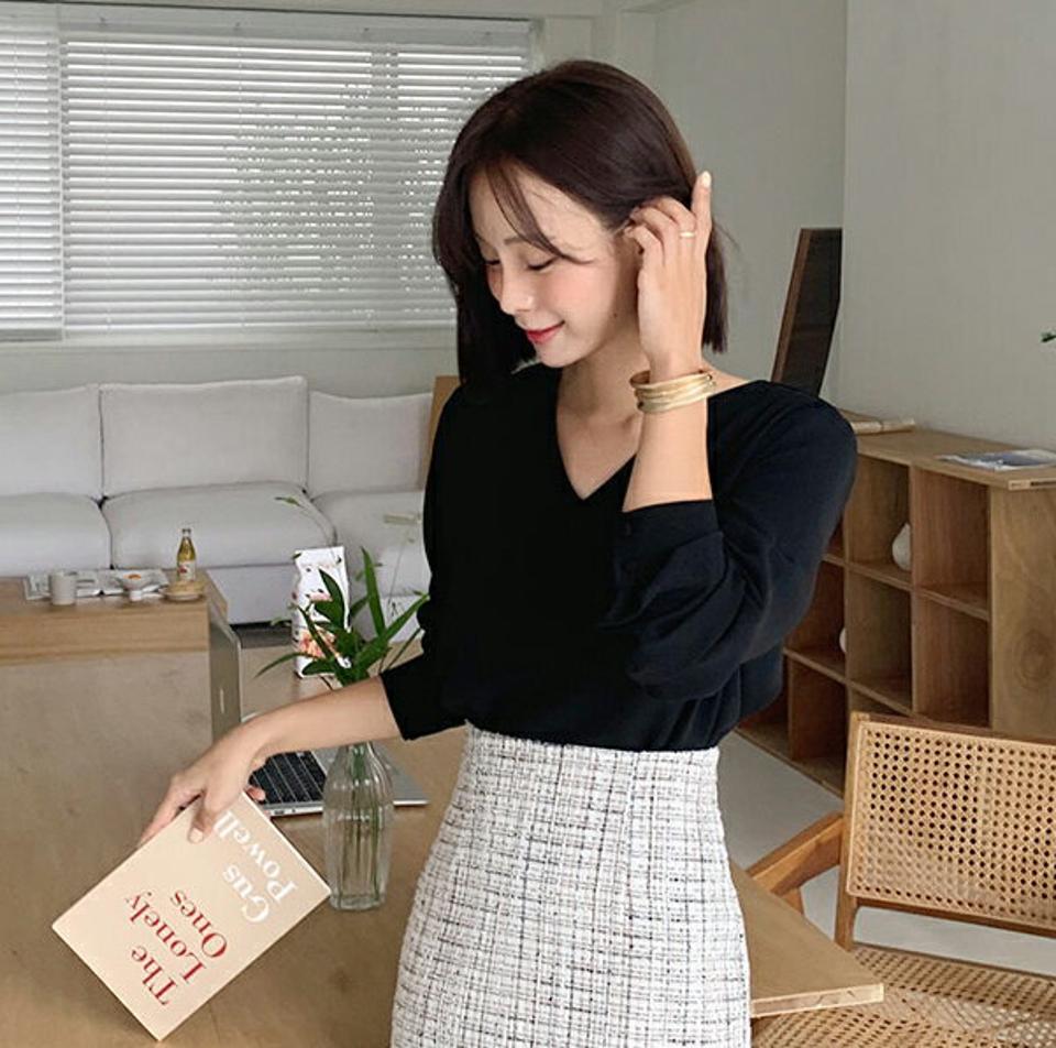 Vネックカフスブラウス・全2色・b65806 レディース 【bl】韓国ファッション トップス ブラウス 長袖 ルーズ ゆった りモダン Vネック フレア ボタン デコルテ フェミニン カジュアル 秋 春