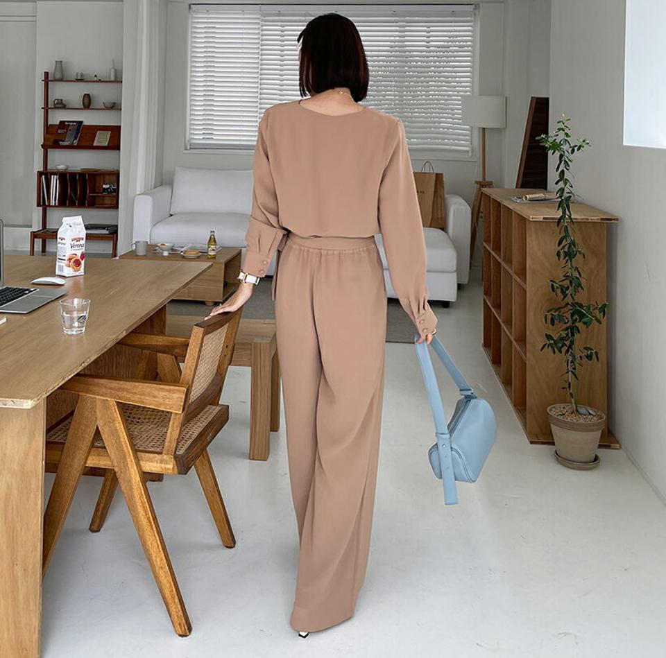 Vネックカフスブラウス&ストラップ付スラックスSET・全2色・b65819 レディース 【pt】韓国 ファッション ボトムス ロング ロングパンツ ベーシック セット セットアップ 美脚 ワイド スラックス ゴム ルーズ ストレート 細身 足長 着痩せ 秋 春