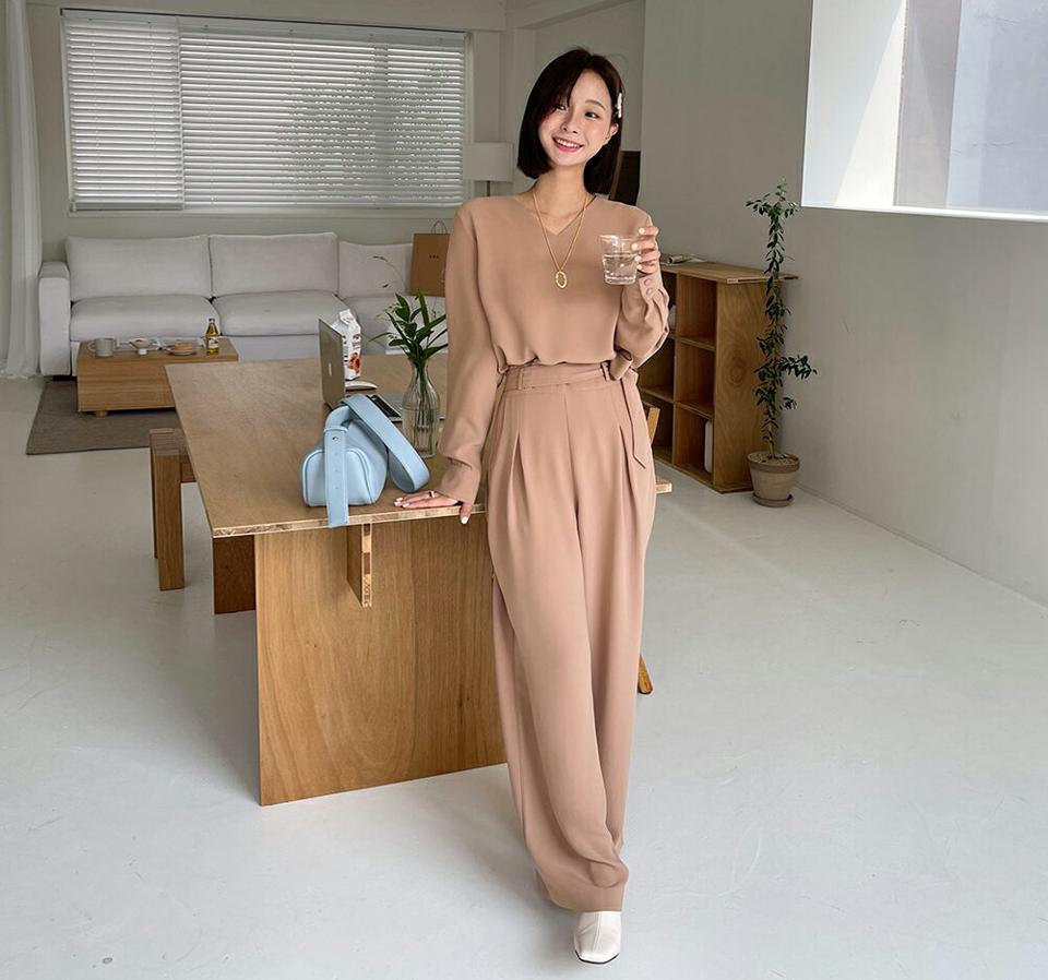 Vネックカフスブラウス&ストラップ付スラックスSET・全2色・b65819 レディース 【pt】韓国 ファッション ボトムス ロング ロングパンツ ベーシック セット セットアップ 美脚 ワイド スラックス ゴム ルーズ ストレート 細身 足長 着痩せ 秋 春