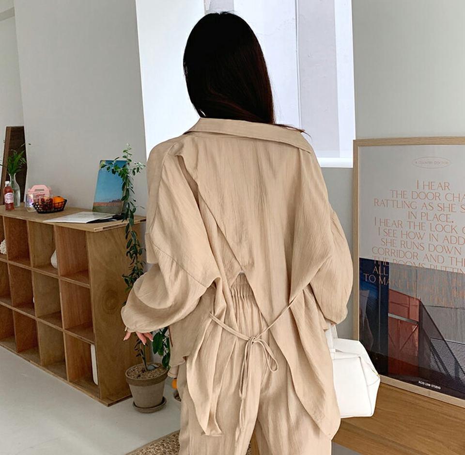 リンクルバックスリットシャツ・全3色・t65820 レディース 【bl】韓国 ファッション トップス シャツ 長袖 ユニーク フェミニン ルーズ 光沢 ストラップ スリム 上品 カジュアル オフィスカジュアル ゆったり 秋 春