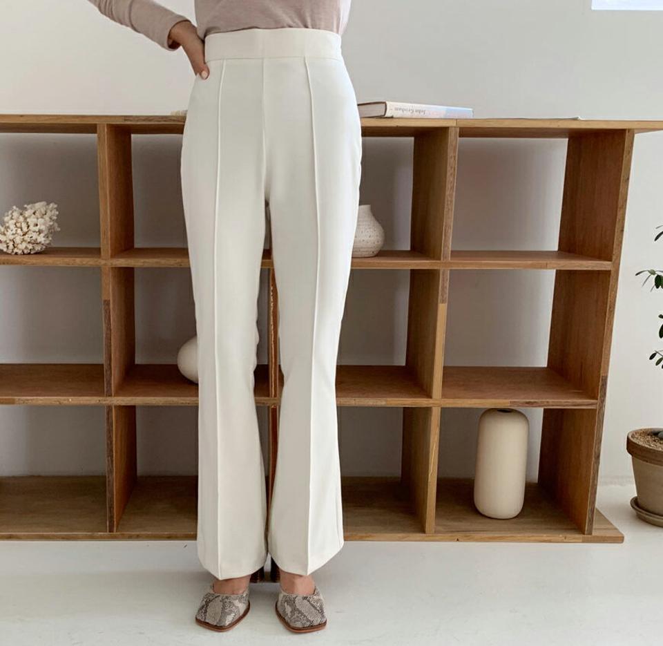 フレアスラックス・全3色・t65798 レディース 【pt】韓国 ファッション ボトムス ロング ロングパンツ ベーシック 美脚 フレア スラックス ハイウエスト センタープレス スリム 無地 体型カーバー 細身 足長 着痩せ 秋 春