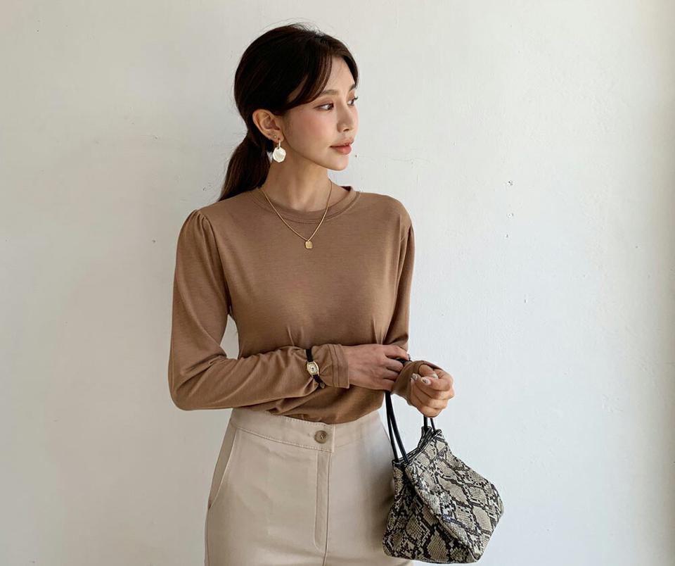 ギャザースリーブラウンドネックTシャツ・全4色・b64589 レディース 【tops】韓国 ファッション トップス Tシャツ 長袖 ギャザースリーブ ギャザー ラウンドネック スリム フィット ベーシック デイリー 体型カバー 細身 フェミニン 秋 春