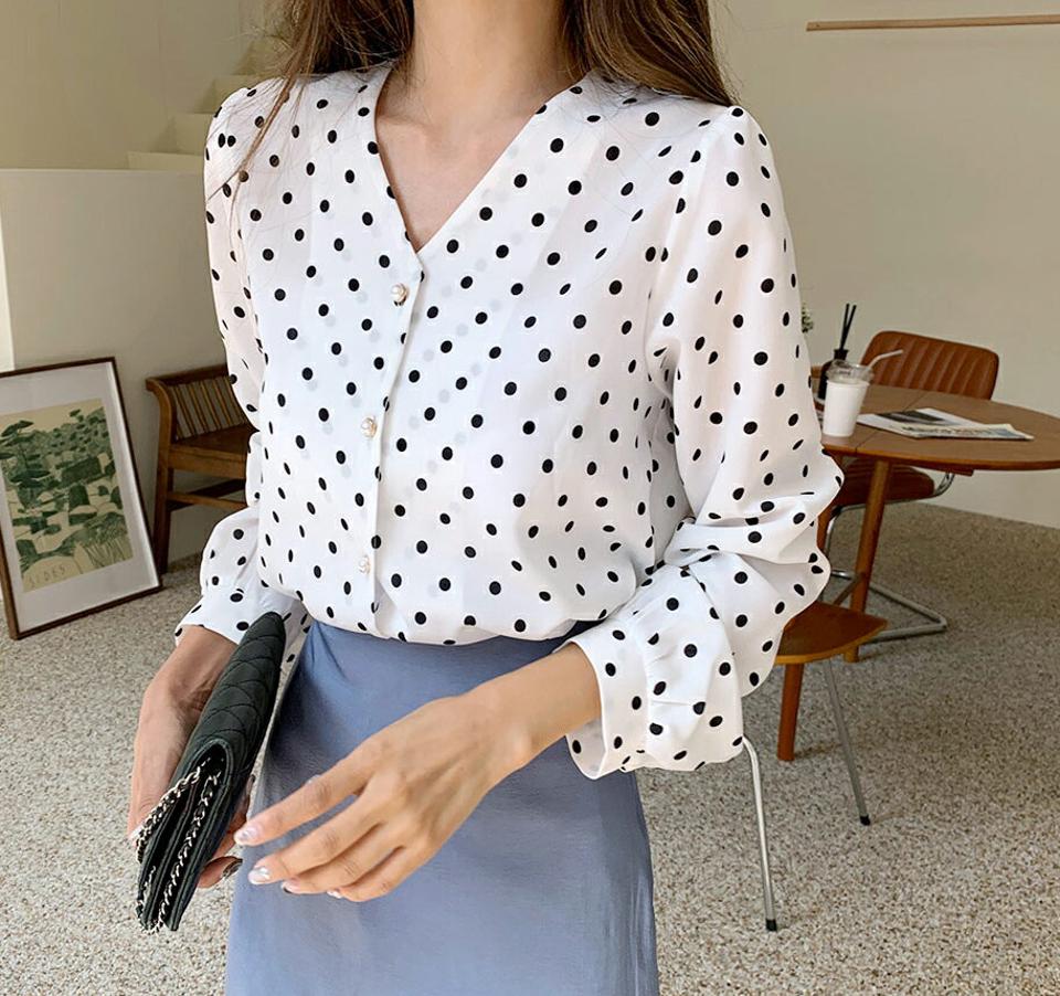 即日配送 Vネックパール調ボタンドットブラウス・全2色・b64599 レディース 【bl】韓国ファッション トップス ブラウス 長袖 ラブリー 上品 Vネック パールボタン ドット パール フェミニン カジュアル デコルテ 秋 春
