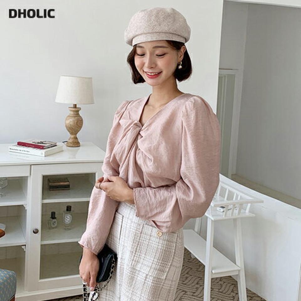 Vネックツイストパフブラウス・全3色・t64592 レディース 【bl】韓国ファッション トップス ブラウス 長袖 ラブリー 上品 Vネック ツイスト パフスリーブ シルキー フェミニン カジュアル デコルテ 秋 春