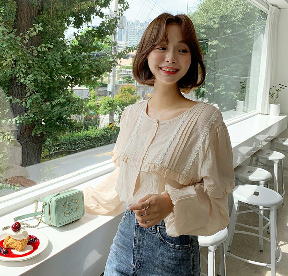 レースピンタックフリルブラウス・全3色・t64601 レディース 【bl】韓国ファッション トップス ブラウス 長袖 ルーズ ゆったり ラウンドネック スカラップ レース パフスリーブ ピンタック フェミニン カジュアル 秋 春