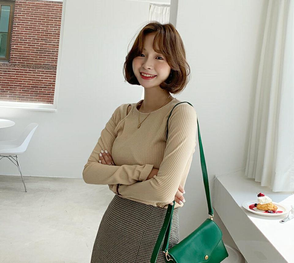 カットアウトリブTシャツ・全3色・t64597 レディース 【tops】韓国ファッション トップス Tシャツ 長袖 カットアウト リブ スリム フィット タイト ラウンドネック レイヤード風 ベーシック デイリー フェミニン 秋 春