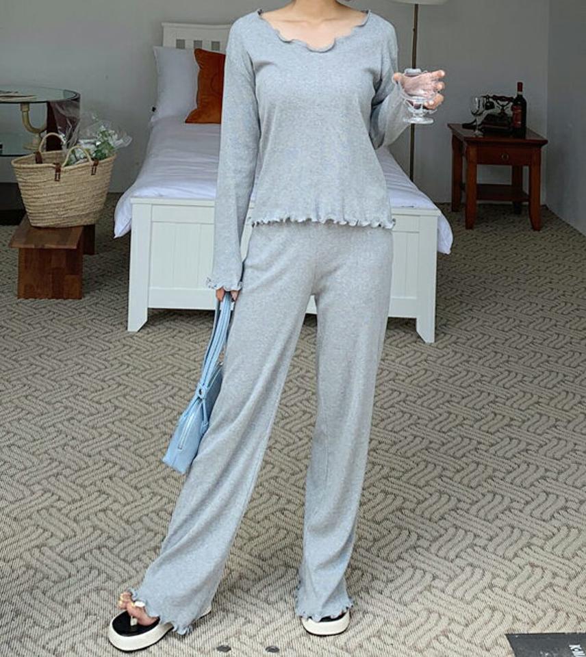 ウェーブヘムリブTシャツ&パンツ・全3色・t64608 レディース 【pt】韓国 ファッション ボトムス ロング ロングパンツ セット セットアップ ベーシック 美脚 ストレート ウェーブ スリム フィット 体型カーバー 細身 足長 着痩せ 秋 春