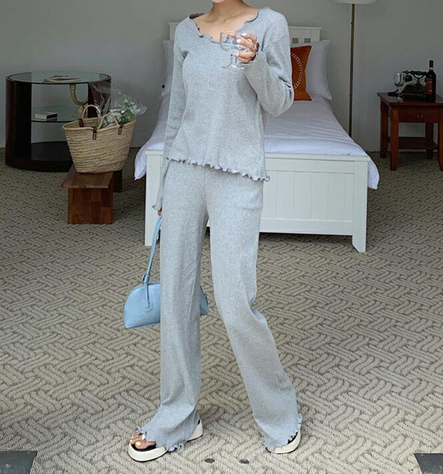 ウェーブヘムリブTシャツ&パンツ・全3色・t64608 レディース 【pt】韓国 ファッション ボトムス ロング ロングパンツ セット セットアップ ベーシック 美脚 ストレート ウェーブ スリム フィット 体型カーバー 細身 足長 着痩せ 秋 春