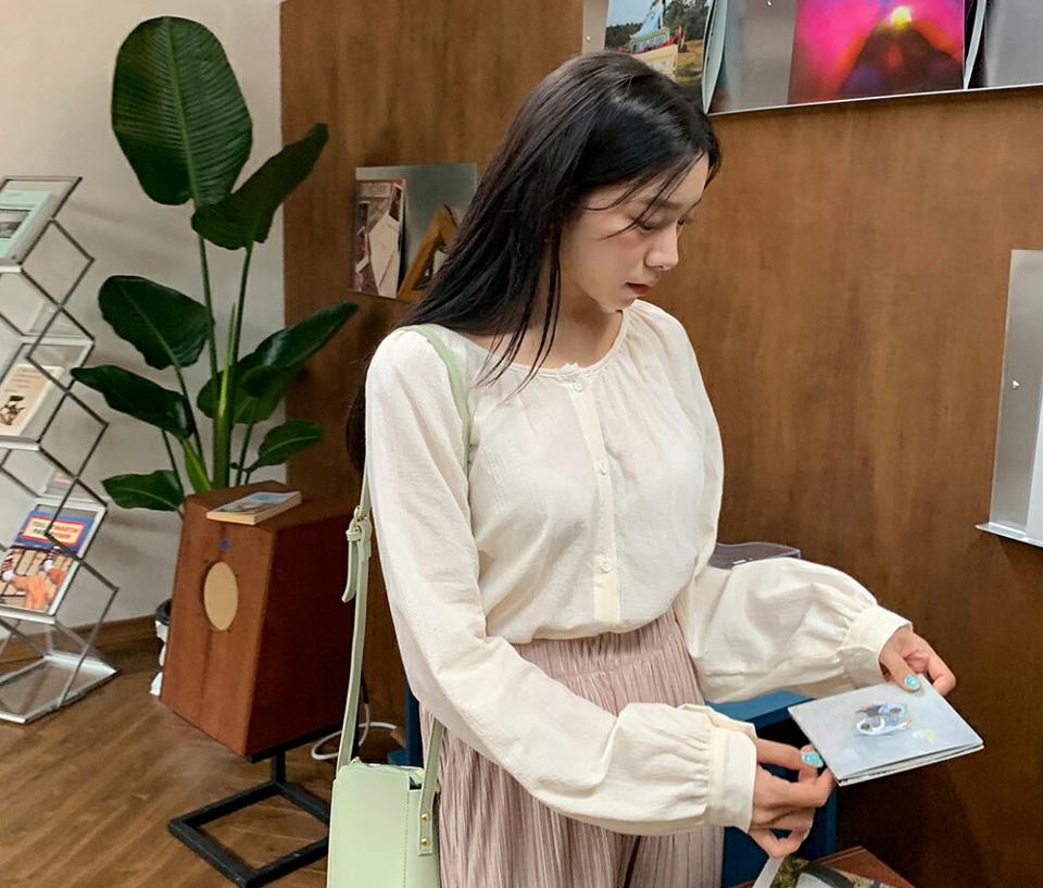 ギャザーボタンブラウス・全4色・t00578 レディース 【bl】韓国ファッション トップス ブラウス 長袖 シンプル ギャザー レーヨン フェミニン 上品 体型カバー 細身 ガーリー 春 NIJU