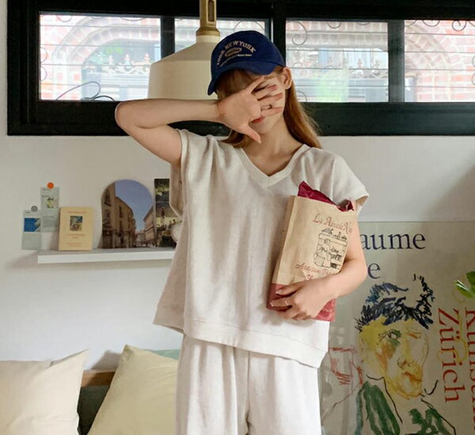 コットンVネックTシャツ・全4色・t00587 レディース 【tops】韓国 ファッション トップス Tシャツ コットン スウェット Vネック フレンチスリーブ 無地 カジュアル デイリー フェミニン シンプル ガーリー 春 夏 NIJU