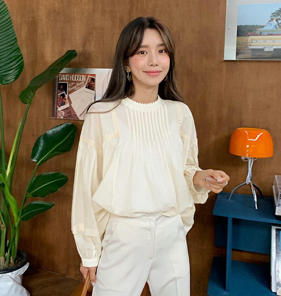 ハーフネックサークルレースフレアブラウス・全3色・t62673 レディース 【bl】韓国ファッション トップス ブラウス 長袖 大人 ハーフネック ギャザー Aライン サークルレース カジュアル ゆったり 無地 シンプル 上品 フェミニン 秋 春