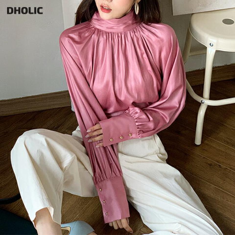 即日配送【只今30%OFF】ハイネックサテンブラウス・全3色・b62675 レディース 【bl】韓国ファッション トップス ブラウス 長袖 大人 ツヤ タートルネック ギャザー ロングカフス カフス ボタン ゆったり 無地 シンプル 上品 フェミニン 秋 春