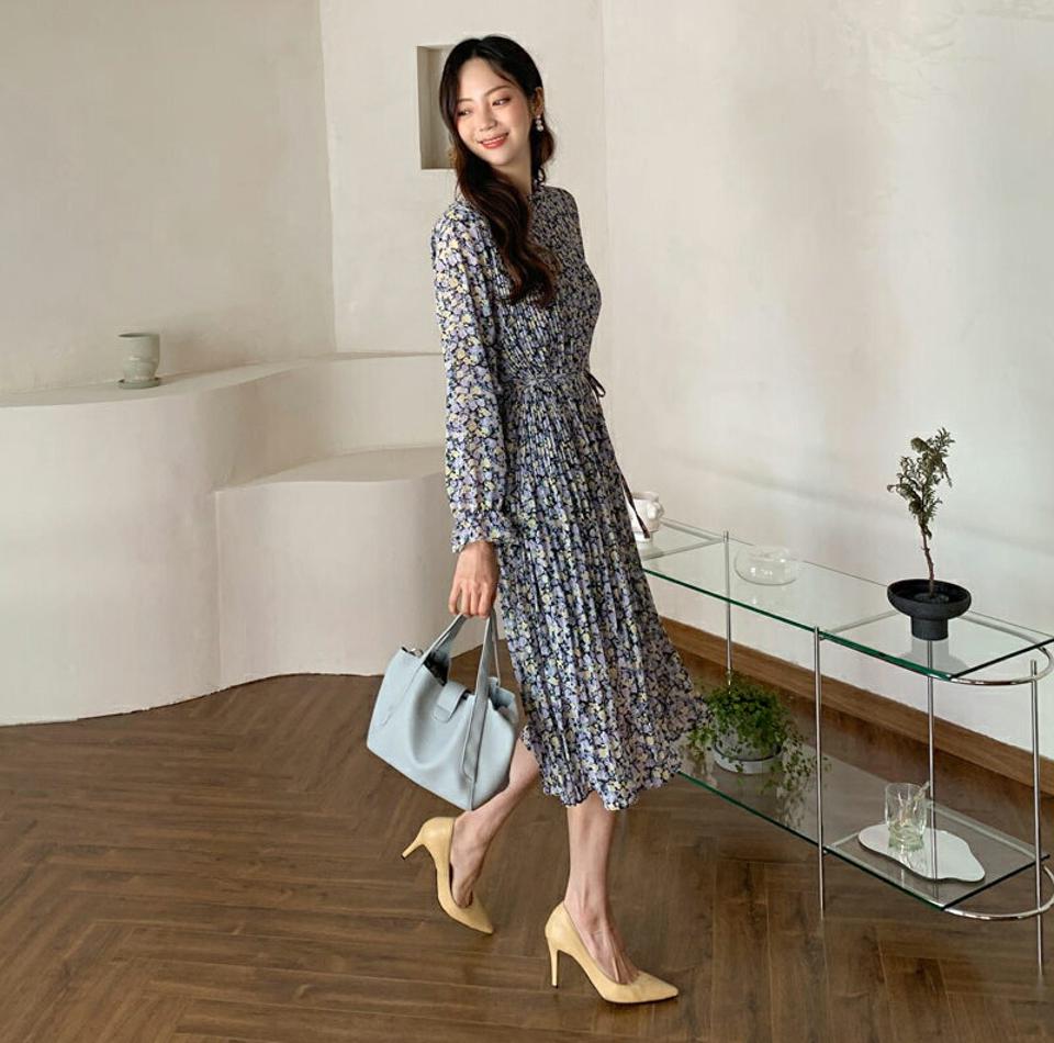 ストラップ付フラワープリーツワンピース・全2色・b62680 レディース 【ops】韓国ファッション ワンピース ロング丈 大人 小花柄 花柄 フラワー ミディ丈 フリル 長袖 ゴム フェミニン 秋 春