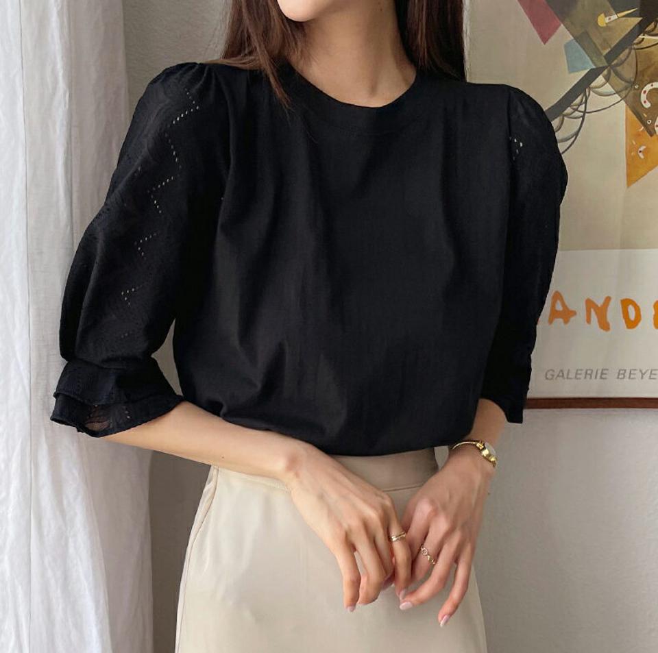 アイレットレーススリーブTシャツ・全2色・b57987 レディース 【tops】韓国 ファッション トップス Tシャツ 長袖 ラウンドネック 大人 シンプル ギャザー フレア アイレットレース スリーブ カジュアル 無地 細身 フェミニン 上品 秋 春