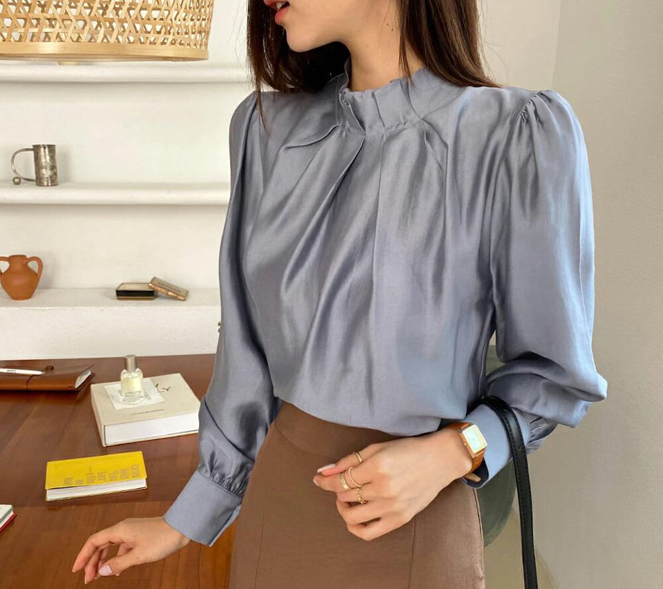 サテンタックネックブラウス・全3色・b58012 レディース 【bl】韓国ファッション トップス ブラウス 長袖 大人 カフス タックネック ボタン 透け感 サテン ナチュラル ゆったり 無地 シンプル 上品 フェミニン 秋 春