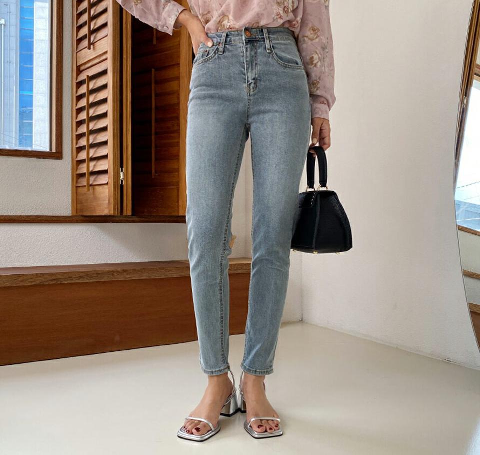 ウォッシュドテーパードデニムパンツ・全1色・t58009 レディース 【pt】韓国ファッション ボトムス ロング ロングパンツ デニム ビンテージ トレンディ ボタン コインポケット 体型もカバー 無地 美脚 足長 着痩せ シンプル 秋 春